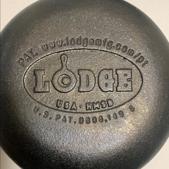 Mini Cast Iron Set of 2 Lodge USA HMSB skillet to table set matte black pots - Picture 5 of 5